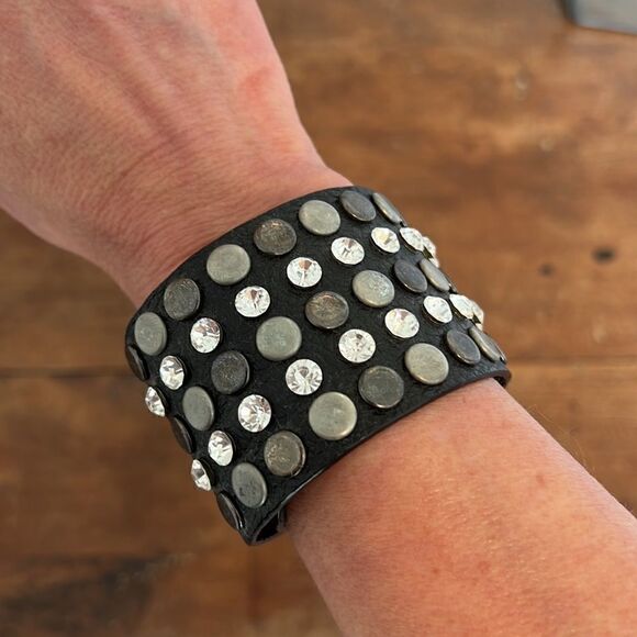 Cuff Bracelet    - Picture 7 of 7